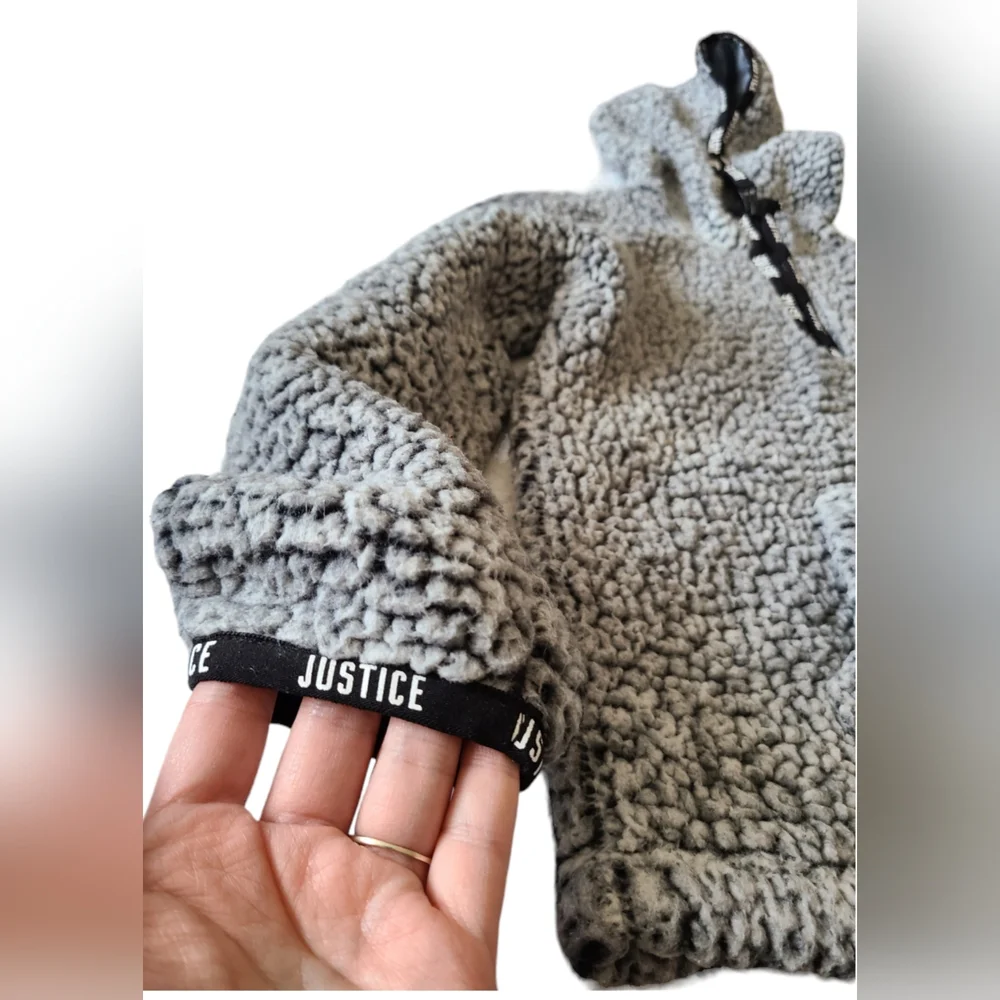 JUSTICE | CHILDRENS GRAY FLEECE JACKET HOODIE WITH FRONT POCKET | SIZE 6/7